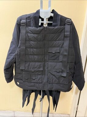 This item is the Nike unisex x Peaceminusone G-Dragon 2+1 Jacket in Black
